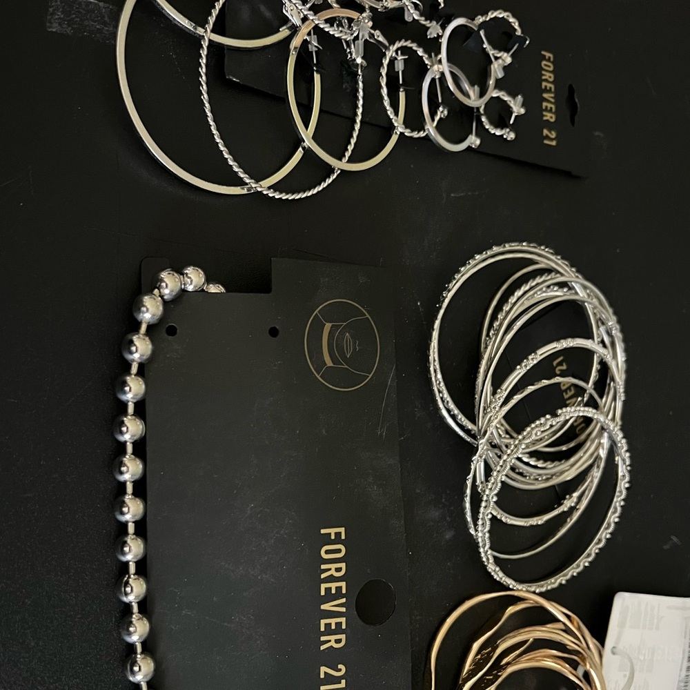 Lot of jewelry from Forever 21